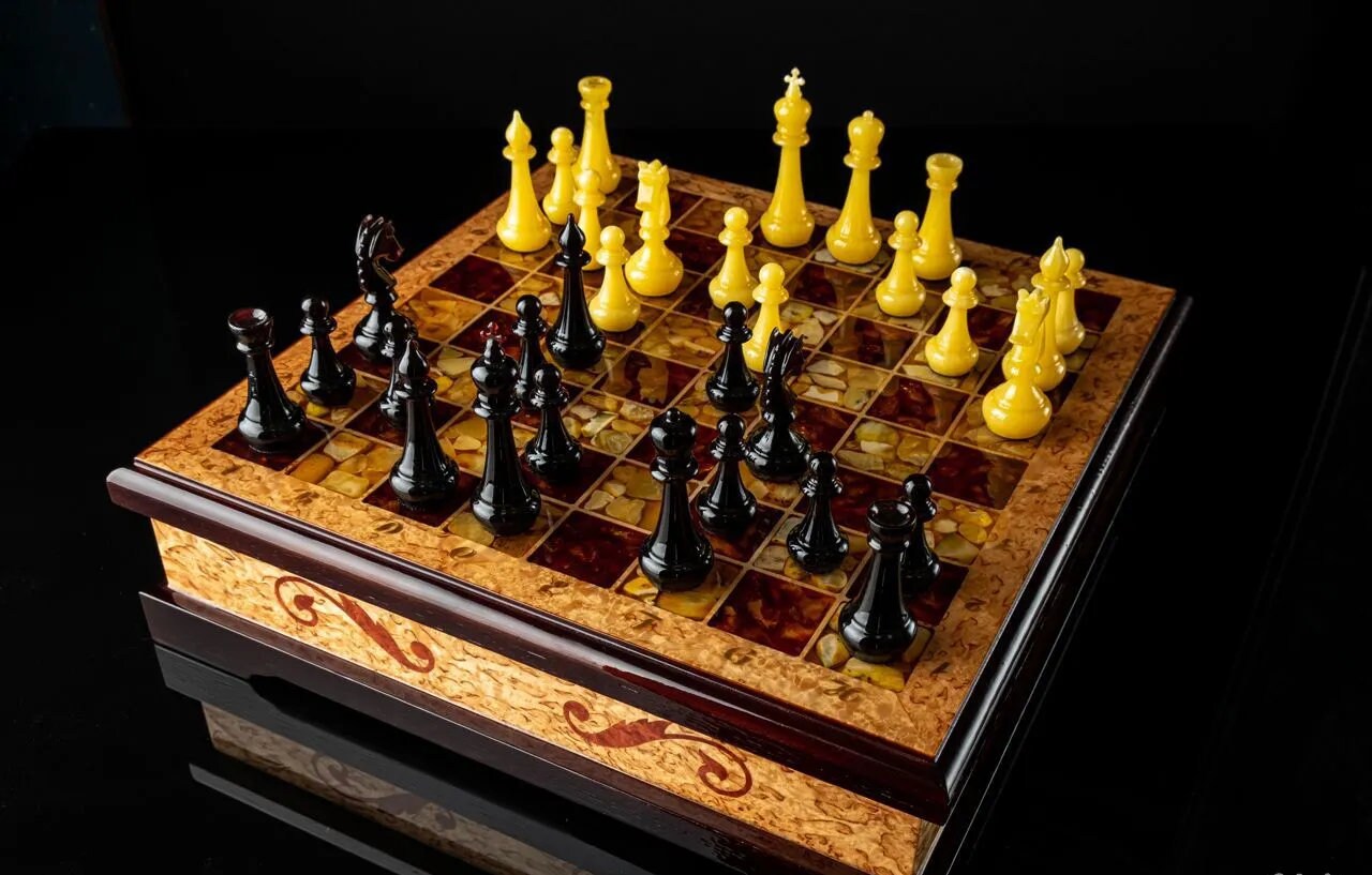 Amber chess set Karelia with amber chess pieces|Wood amber Chessboard |Amber Chess Figures|Board Game|Unick chess gift
