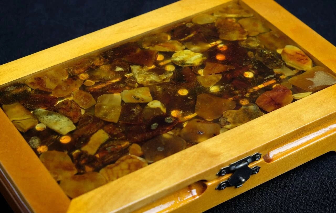 Luxury amber domino set|Handmade domino in wooden box|Natural Baltic Amber domino set|Amber bones Chips|family game night